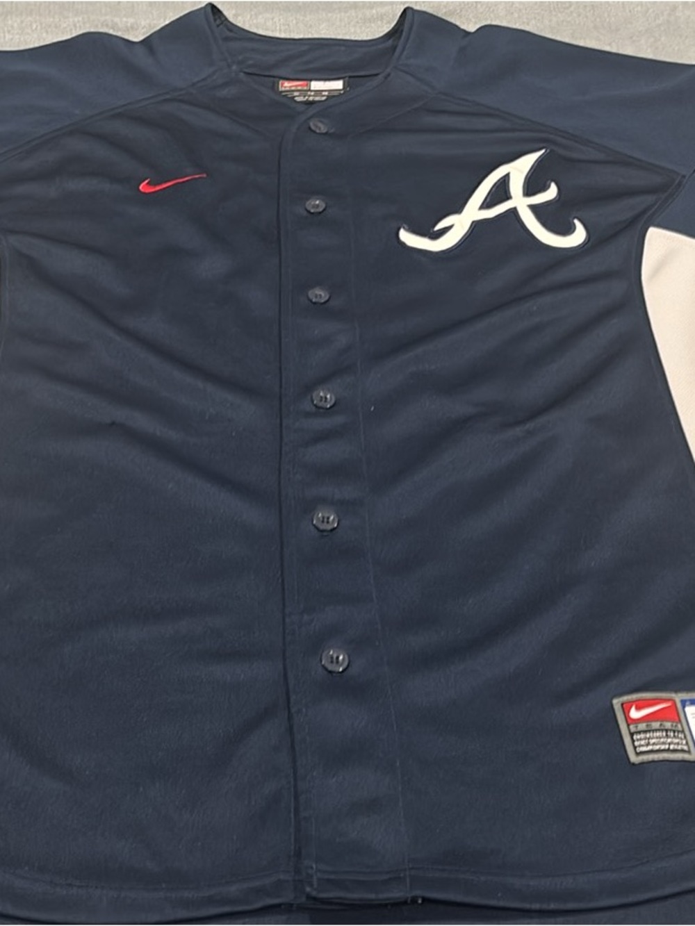 Navy and Red Team Jersey Label Atlanta Braves size XL (youth)